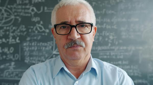 cum sunt pedepsiti profesorii cu vechime pentru ca au indraznit sa castige mai mult de 6000 de lei o luna mananci una nu