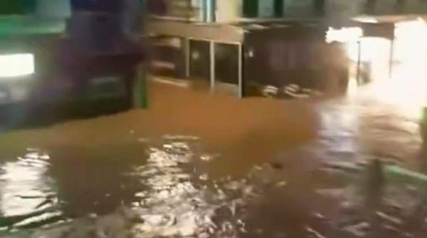insula din grecia distrusa de inundatii primarul cere instalarea starii de urgenta
