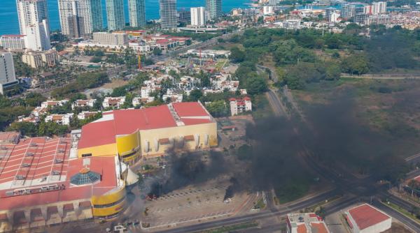 scene ca de razboi in mexic dupa uciderea unui sef de cartel sua avertisment pentru cetateni foto