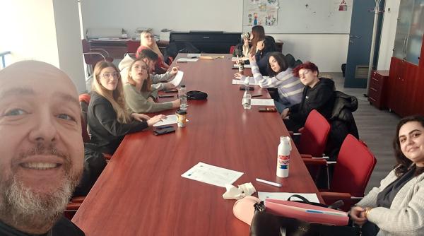 studentii au participat la un test interactiv de constientizare si autocunoastere alaturi de radu leca si sorin ivan