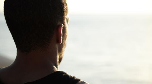 un barbat arestat preventiv a incercat sa se sinucida dupa ce familia ar fi refuzat sa l viziteze