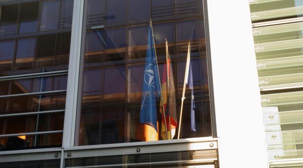 un nou copil neascultator in nato tara care reduce cheltuielile pentru aparare la sub 2 din pib reactia sua