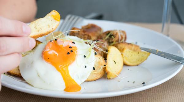 cum sa faci un ou ochi fara ulei in doar doua minute trucul dezvaluit de mihaela bilic