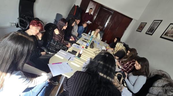 gabriel nuta stoica si radu leca responsabili coaching studenti s au intalnit cu studentii pentru o sesiune practica despre influenta manipulare si puterea comunicarii constiente