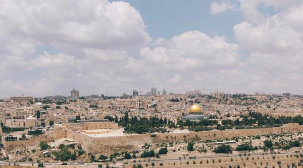 experienta dramatica pentru o romanca din israel surprinsa pe drum de rachetele trase din iran ne am adapostit sub poduri