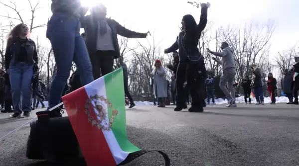 cum sarbatoresc iranienii din bucuresti decapitarea conducerii de la teheran video