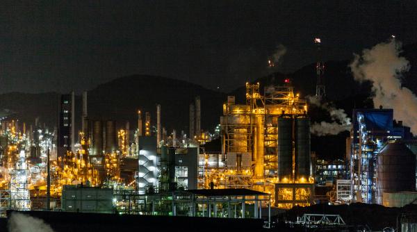 cea mai mare rafinarie de petrol din orientul mijlociu saudi aramco a fost atacata primele imagini video