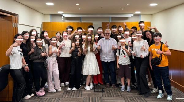 elevi din focsani blocati in dubai cum gestioneaza o profesoara emotiile copiilor romani