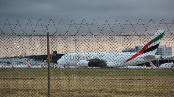 emirates reia zborurile cine are prioritate nu mergeti la aeroport decat daca ati fost notificat