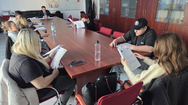 compas studentii universitatii titu maiorescu ghidati in construirea unui plan de afaceri