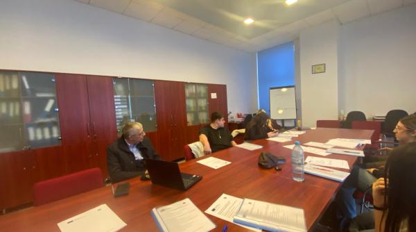 compas studentii descopera secretele comunicarii eficiente cu jurnalistii