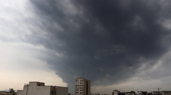 la teheran ploua cu petrol la propriu imagini apocaliptice din capitala iranului oamenii au crezut ca e inca noapte video viral