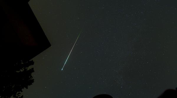 un meteorit a lovit acoperisul unei case din germania mii de oameni au observat bila de foc pe cer video viral