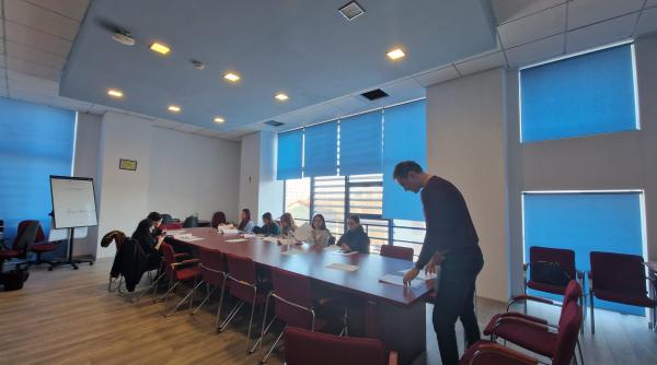 cum se vaneaza stirile studentii utm lectie de monitorizare media cu bogdan bolojan