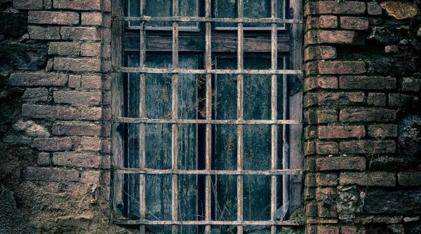 cuplu german judecat in spania dupa ce si a tinut trei copii inchisi in casa groazei timp de 3 ani si jumatate