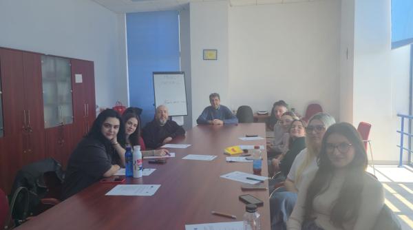 studentii de la universitatea titu maiorescu sesiune de gandire critica cu radu leca si sorin ivan