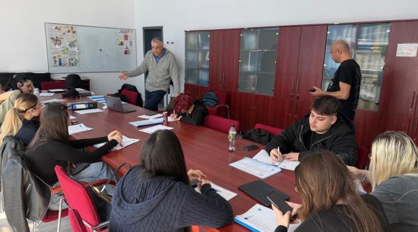 compas adrian ionita si valentin vilcu sesiune practica despre media si pr cu studentii