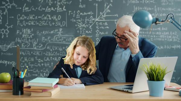 profesor acuzat ca a sarutat o eleva de 12 ani a fost accidental ea doar voia sa ma imbratiseze