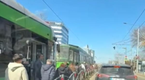 accident pe bulevardul iuliu maniu tramvaie blocate in coloana si trafic ingreunat