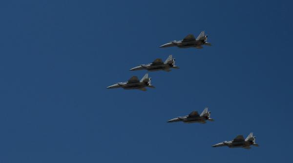 aviatia israeliana ar fi aruncat pliante in beirut ce scrie pe hartii video