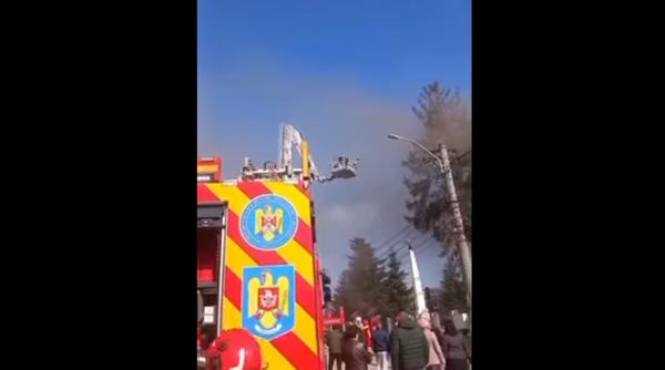 incendiu la o biserica monument istoric din puchenii mosneni prahova aproximativ 120 de oameni s au evacuat
