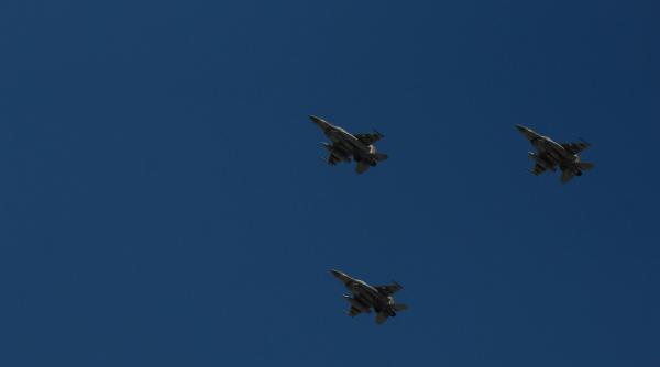 primele avioane americane pentru operatiunea din orient au ajuns pe aeroportul otopeni