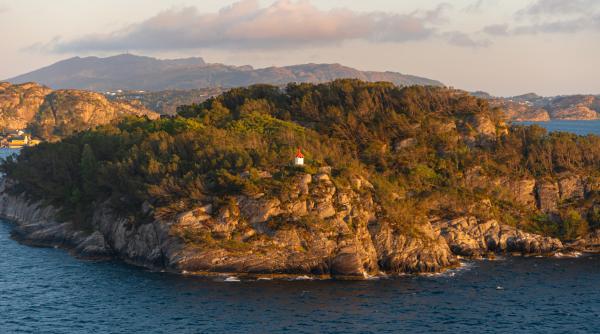 criza intr un paradis turistic european localnicii protesteaza impotriva transferului de detinuti periculosi in zona