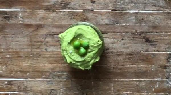 gustarea racoritoare cu care iti vei surprinde oaspetii humus de mazare si menta