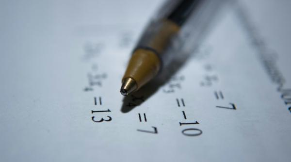 simularea evaluarii nationale 2026 elevii sustin proba la matematica