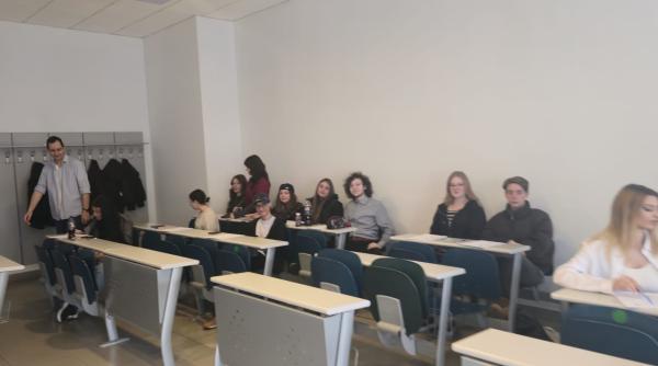 compas cum iti intelegi reactiile si iti construiesti directia in era informatiei