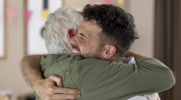 imbratisarea care te poate costa mii de lei avertismentul politistilor dupa ce un barbat din arad a cazut in capcana unui hot