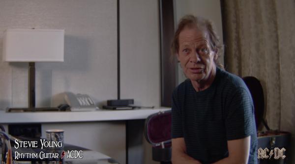 stevie young chitaristul trupei ac dc a fost internat la spitalul din buenos aires