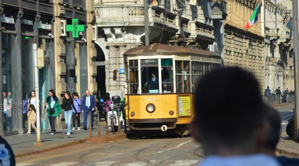 vatmanul implicat in tragedia din milano ar fi vorbit la telefon pana cu 12 secunde inainte de impactul mortal