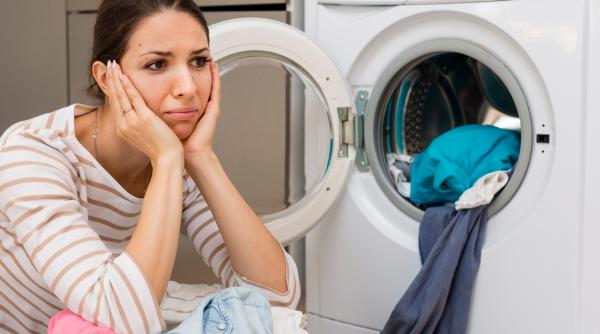 cum poti economisi bani cand speli rufe trucuri simple care reduc costurile la fiecare spalare