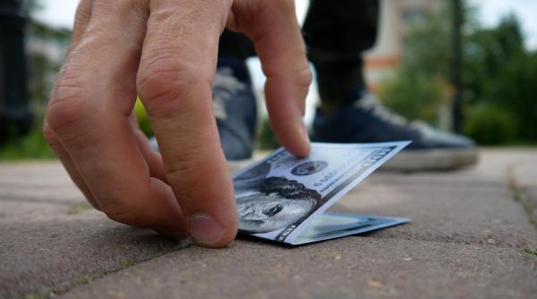 ce faci daca gasesti bani sau bunuri pe strada cand poti pastra ce ai gasit si cand primesti recompensa de 10