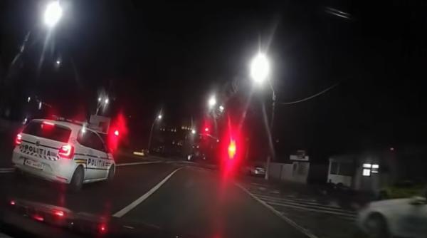 un politist a trecut pe rosu la semafor chiar daca nu era in misiune mesajul pe care il transmite in societate