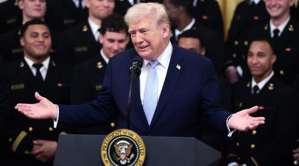 tranzactii suspecte pe piata petrolului inainte ca trump sa faca un anunt despre iran milioane de dolari in joc