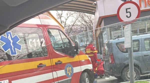 barbat in stop cardiorespirator resuscitat si readus la viata intr o benzinarie din bucuresti de un echipaj de politisti foto