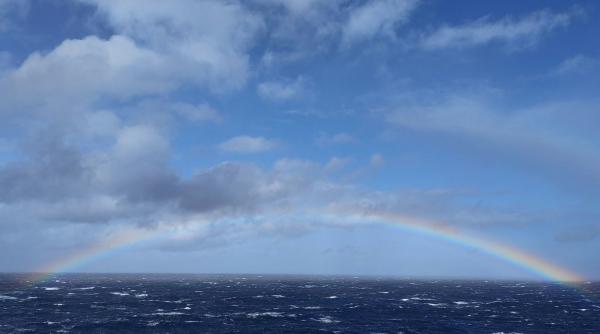 stiai ca exista curcubee albe iata explicatia stiintifica din spatele lor