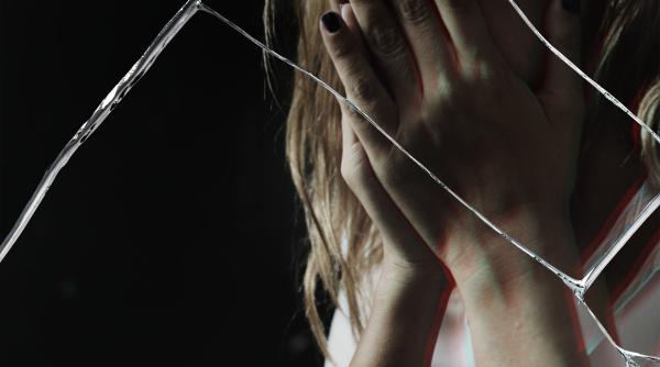 barbat acuzat ca si a exploatat sexual sotia timp de mai multi ani peste 120 de barbati implicati