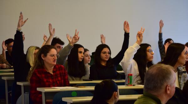 eveniment informativ compas la universitatea titu maiorescu primul pas spre incredere comunicare si succes profesional