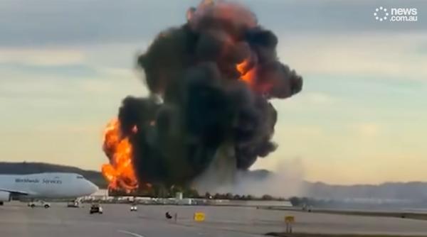 atac cu drone asupra aeroportului international din kuwait incendiu major la depozitele de combustibil