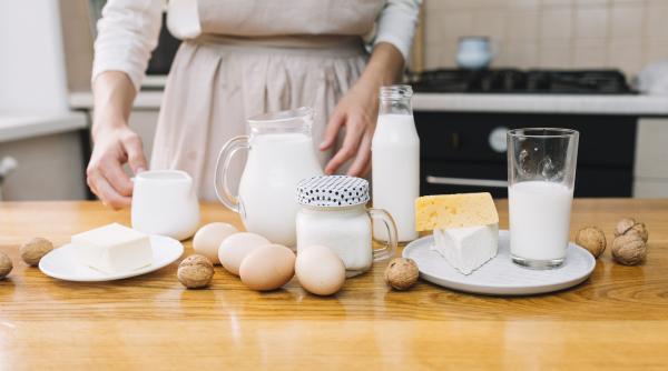 Câte lactate trebuie să consumi zilnic pentru un gram de calciu. Bilic: Greșeala care duce la osteoporoză