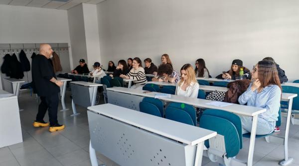 cine esti si cum comunici exercitii practice pentru studentii titu maiorescu