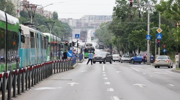 accident cu cinci masini si un scuter in capitala traficul restrictionat