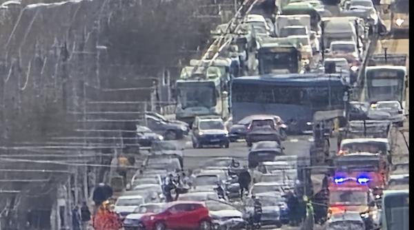 accident cu cinci masini si un scuter in capitala traficul restrictionat