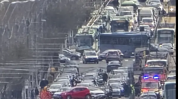 accident cu cinci masini si un scuter in capitala traficul restrictionat
