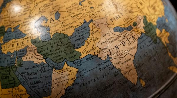 scene ca pe vremea lui ceausescu in india oamenii stau la coada la butelii din cauza penuriei de gaz video viral