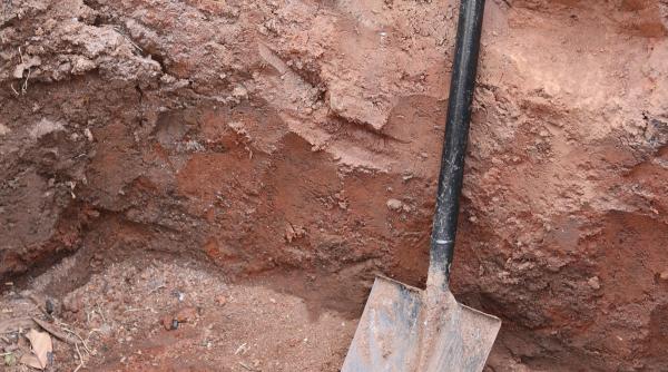 tragedie in bacau barbat mort dupa ce a fost surprins de un mal de pamant