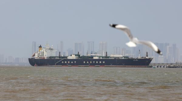 o a doua nava turceasca traverseaza stramtoarea ormuz in ciuda blocajului iranului